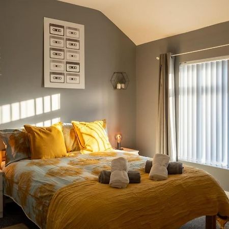 Vibrant City Centre Townhouse With Free Parking Rare Outdoor Patio Belfast Extérieur photo
