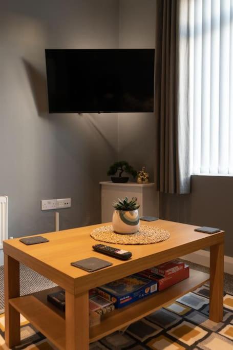 Vibrant City Centre Townhouse With Free Parking Rare Outdoor Patio Belfast Extérieur photo