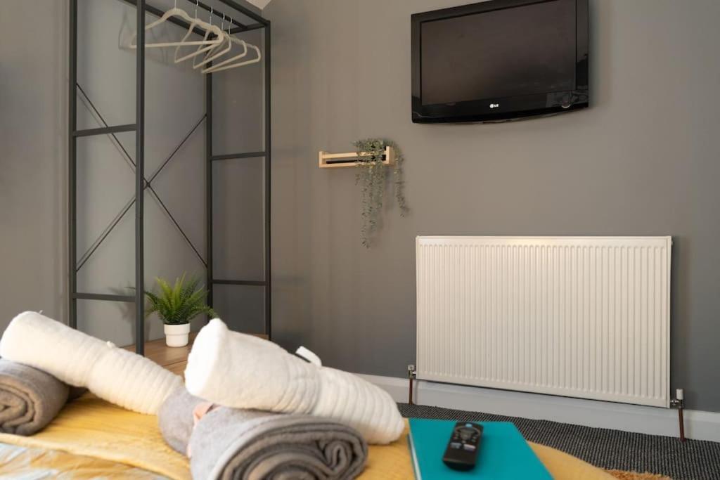 Vibrant City Centre Townhouse With Free Parking Rare Outdoor Patio Belfast Extérieur photo
