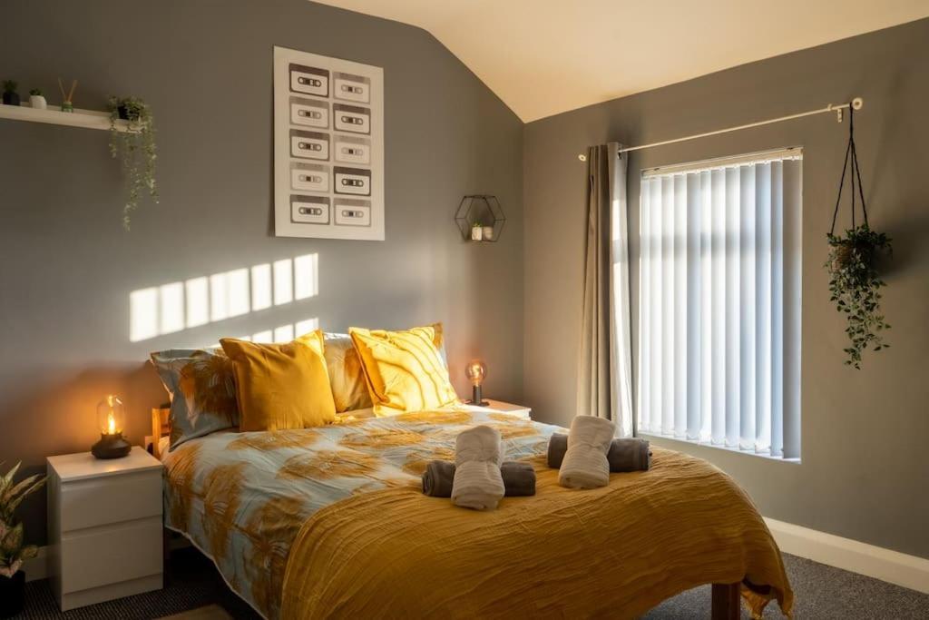 Vibrant City Centre Townhouse With Free Parking Rare Outdoor Patio Belfast Extérieur photo